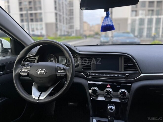 Hyundai Elantra-9