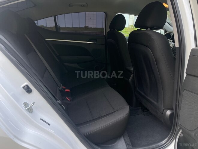 Hyundai Elantra-14