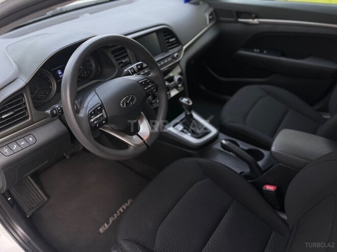 Hyundai Elantra-10