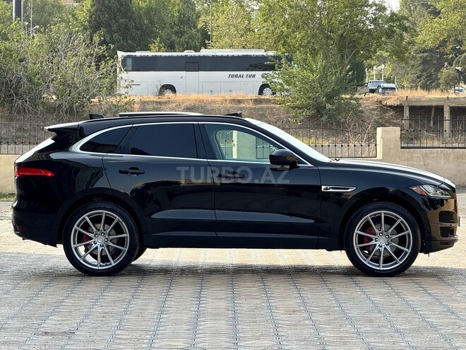 Jaguar F-Pace-6
