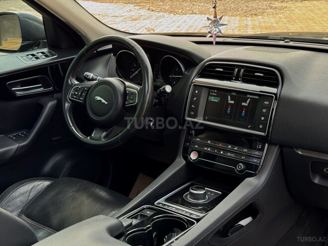 Jaguar F-Pace-15