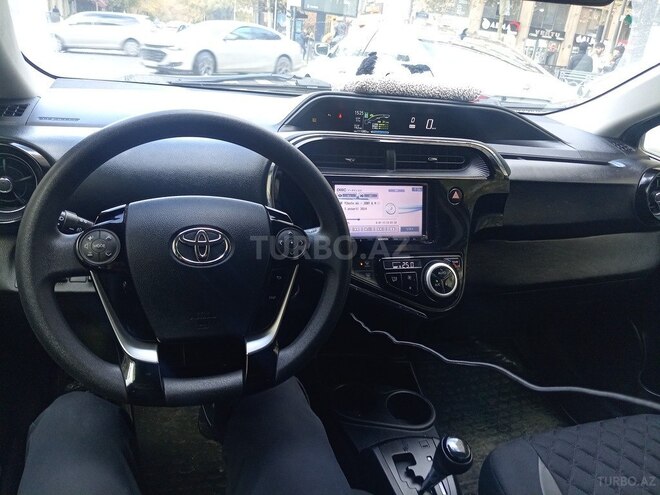 Toyota Aqua-5