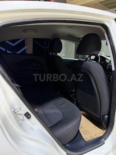 Kia Rio-13