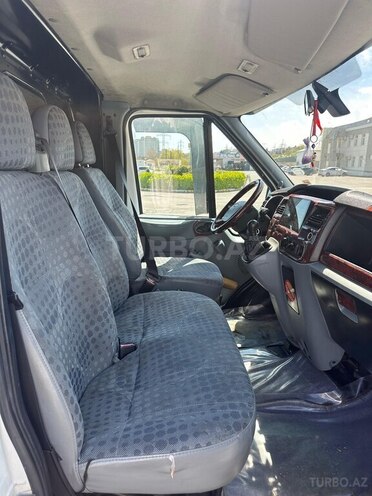 Ford Transit-6
