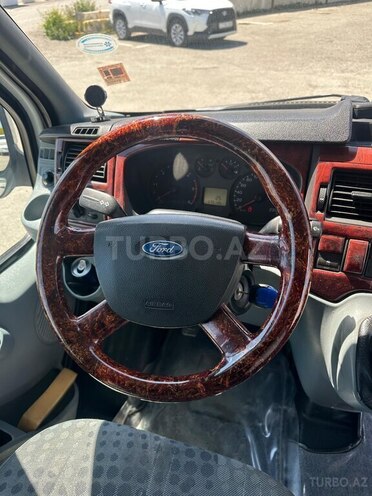 Ford Transit-8
