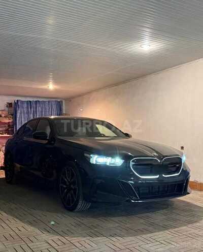 BMW i5-1