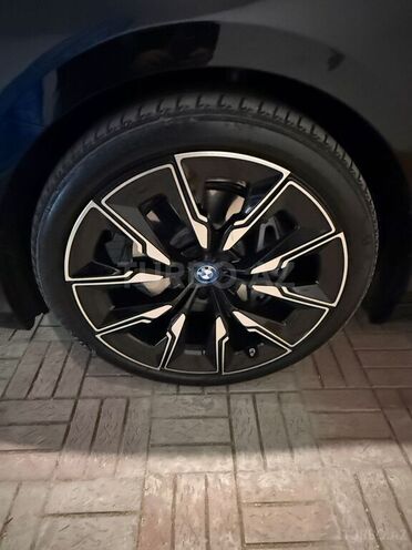 BMW i5-15