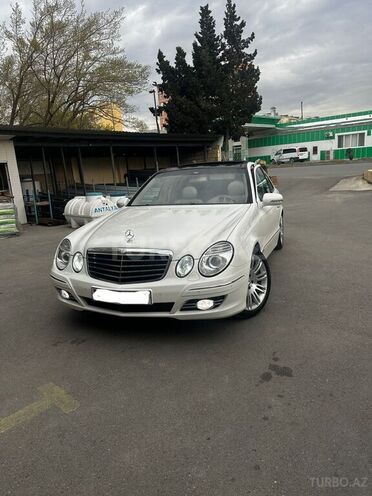 Mercedes E 240-1