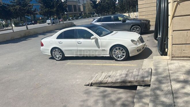 Mercedes E 240-3