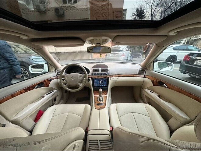 Mercedes E 240-8