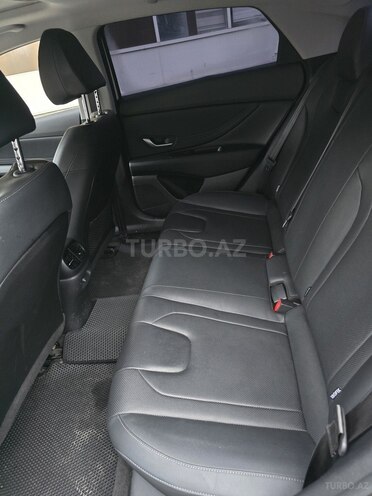 Hyundai Elantra-16
