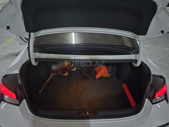 Hyundai Elantra-13