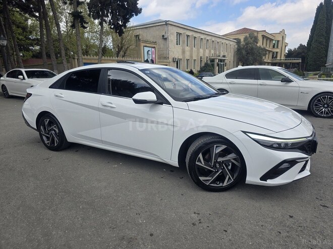 Hyundai Elantra-3