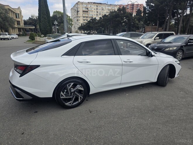 Hyundai Elantra-6