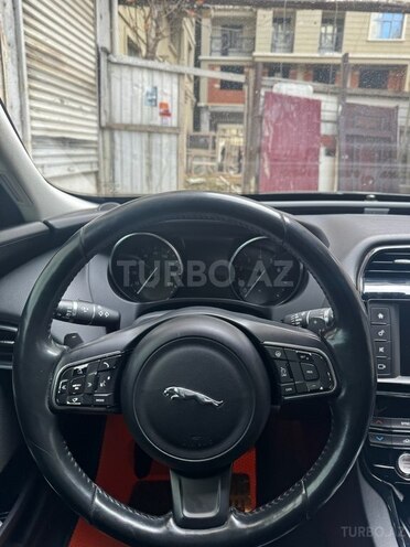 Jaguar XE-8