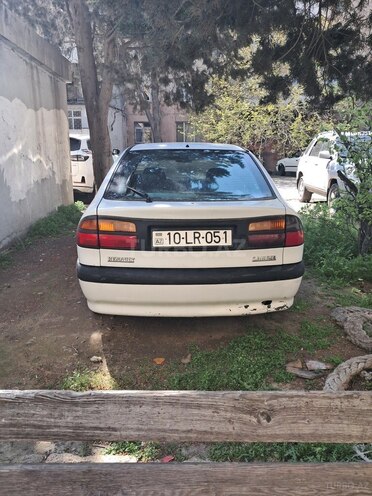 Renault Laguna-2