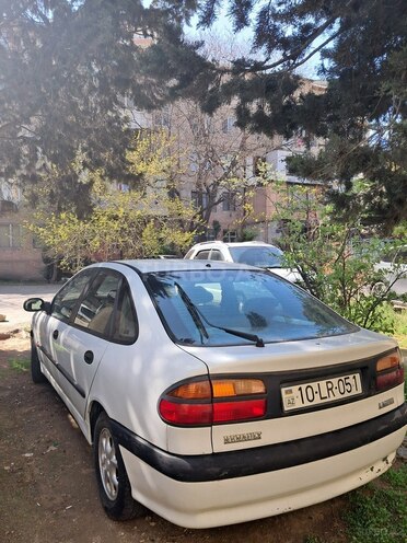 Renault Laguna-4