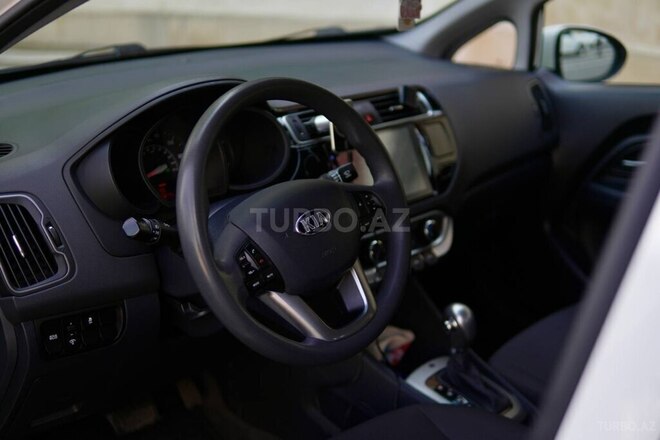 Kia Rio-17