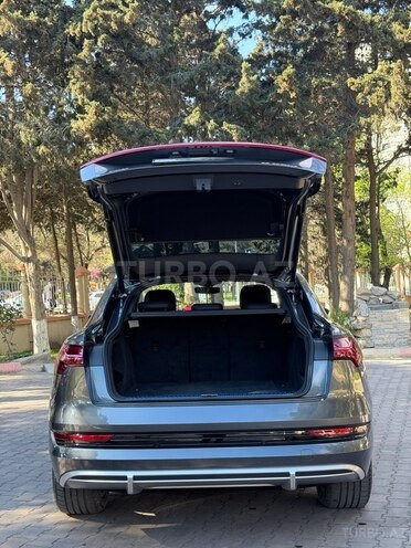 Audi e-tron Sportback-7