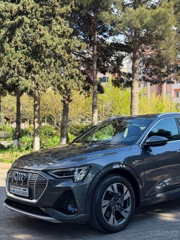Audi e-tron Sportback-3