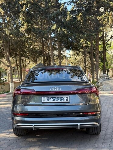 Audi e-tron Sportback-4