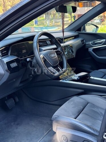 Audi e-tron Sportback-8