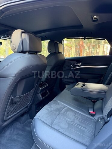 Audi e-tron Sportback-12