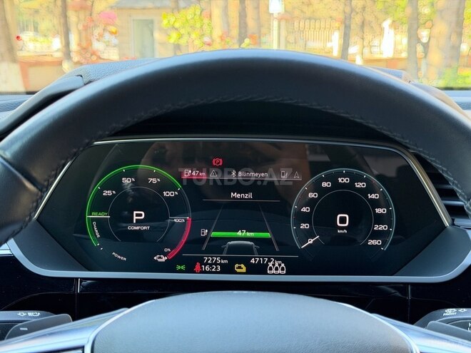 Audi e-tron Sportback-11