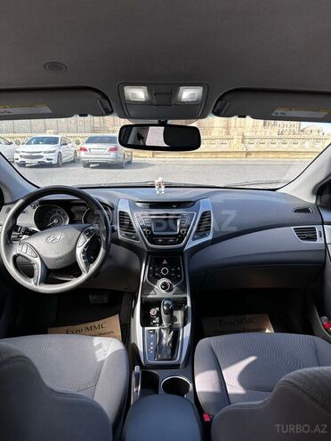 Hyundai Elantra-10