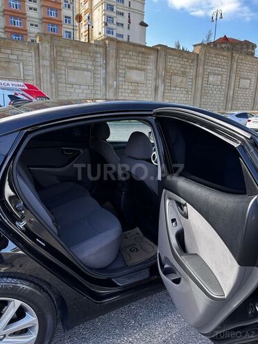 Hyundai Elantra-13