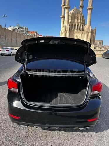 Hyundai Elantra-9