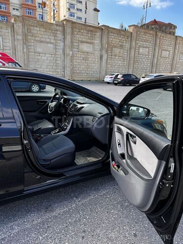 Hyundai Elantra-16