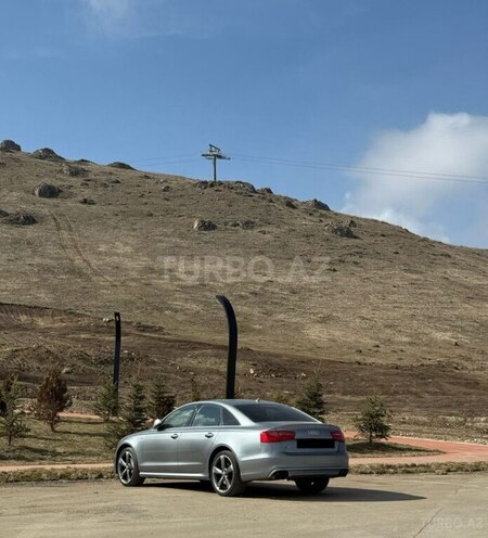 Audi A6-12