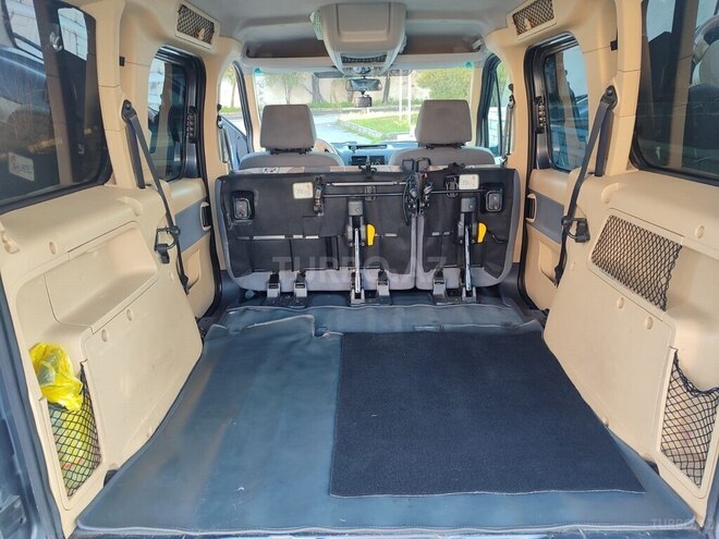 Ford Tourneo Connect-9