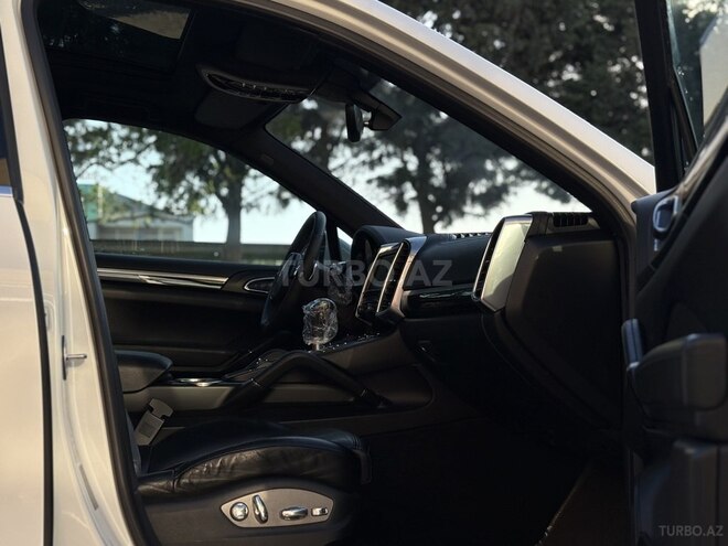 Porsche Cayenne-16