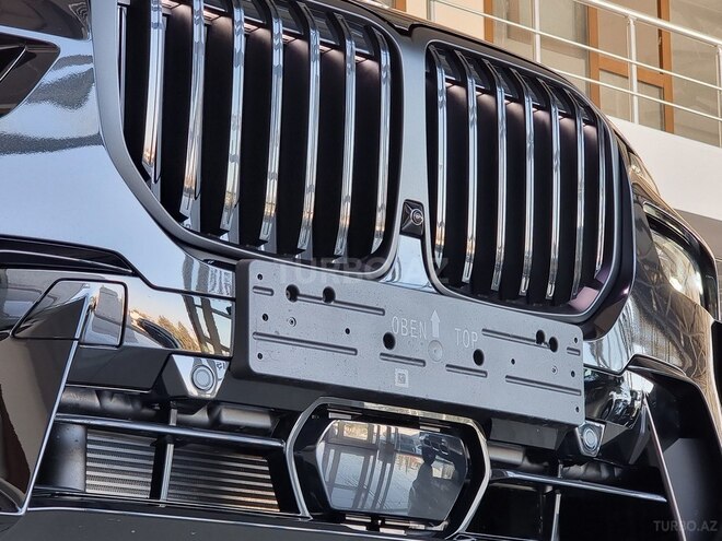 BMW X7-9