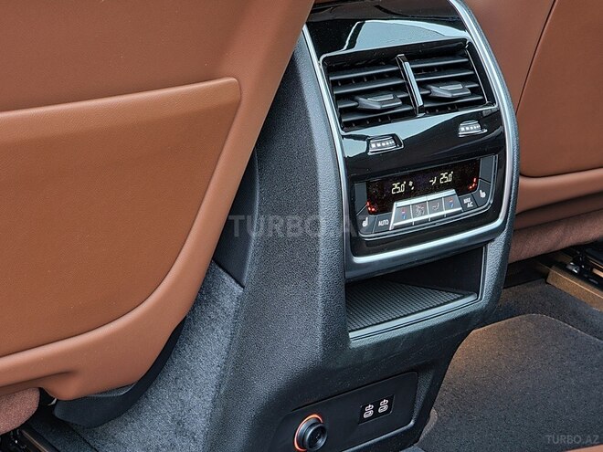 BMW X7-21