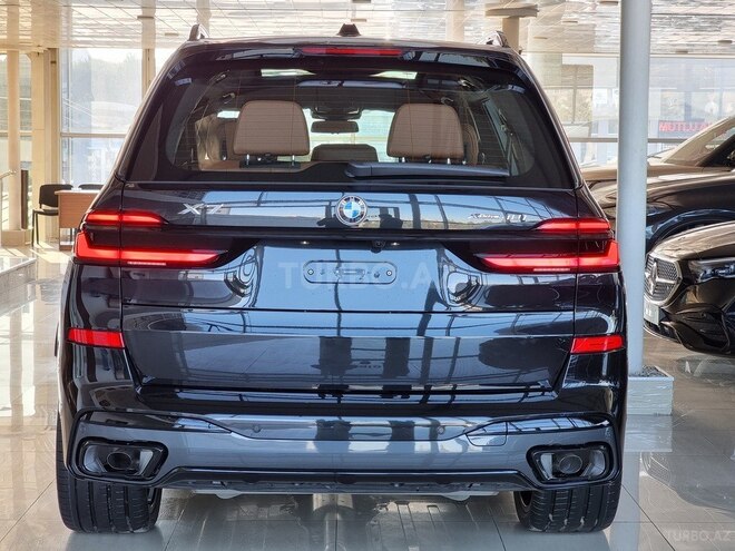 BMW X7-7