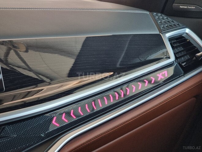 BMW X7-38