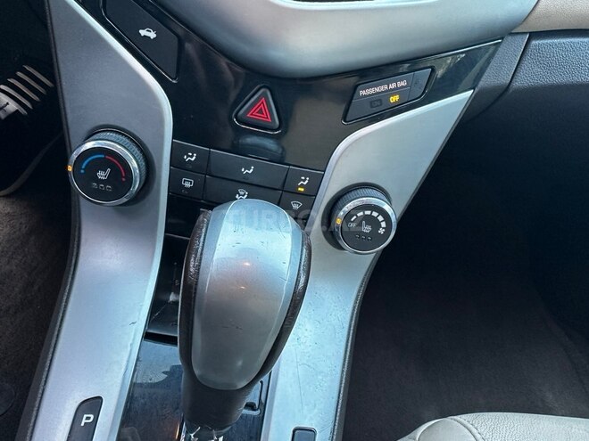 Chevrolet Cruze-12