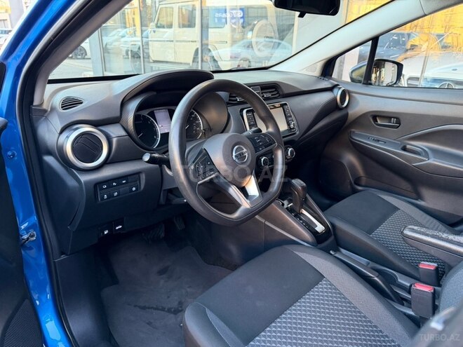 Nissan Versa-11