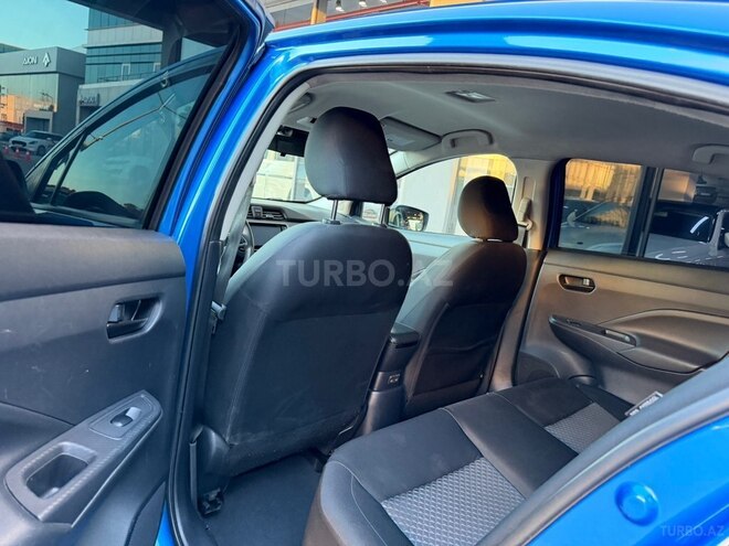 Nissan Versa-10