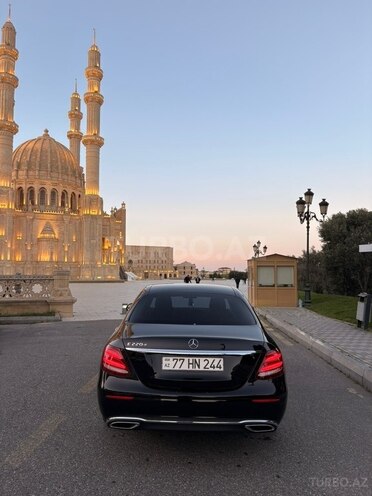 Mercedes E 220 d-2
