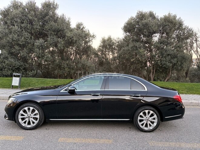 Mercedes E 220 d-3