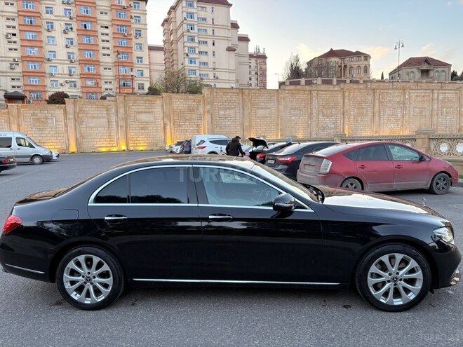 Mercedes E 220 d-4