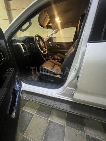 Mitsubishi L200-8