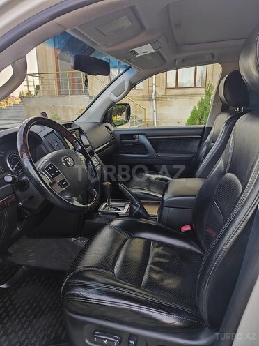 Toyota Land Cruiser-10