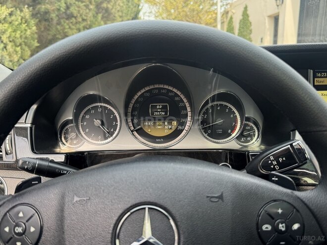 Mercedes E 250-11