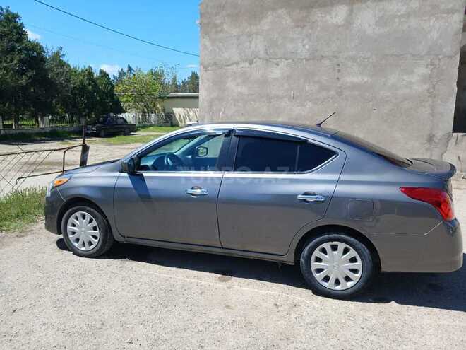 Nissan Versa-5