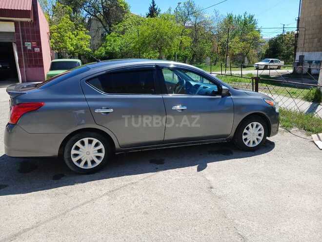 Nissan Versa-6